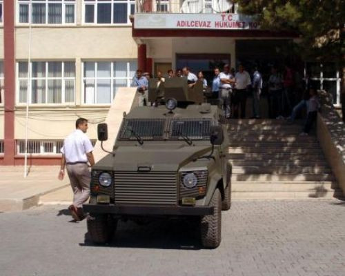 Töreden kaçan Demet'e linç girişimi - Resim: 2