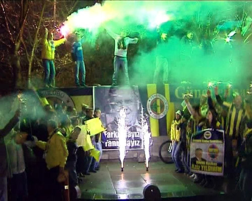 Aziz Yıldırım'ı yalnız bırakmadılar! - Resim: 4