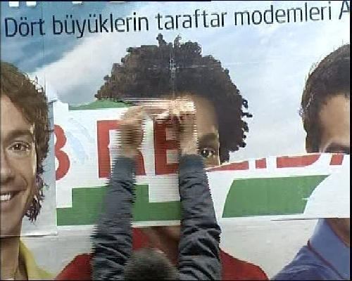 Galatasaraylı taraftar birbirini dövdü! - Resim: 2