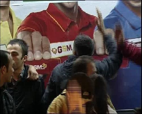 Galatasaraylı taraftar birbirini dövdü! - Resim: 3
