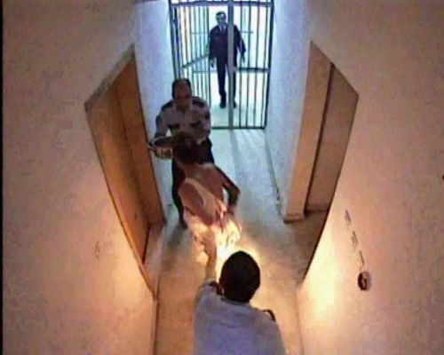 Karakolda kendini yaktı! - Resim: 1