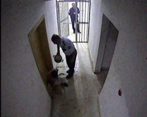 Karakolda kendini yaktı! - Resim: 3