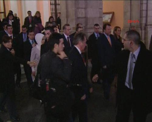 Erdoğan'a ayakkabı fırlatıldı - Resim: 1