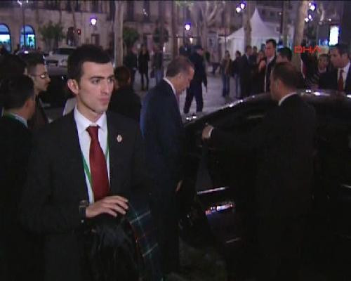 Erdoğan'a ayakkabı fırlatıldı - Resim: 2