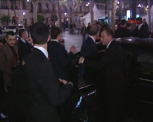 Erdoğan'a ayakkabı fırlatıldı - Resim: 4