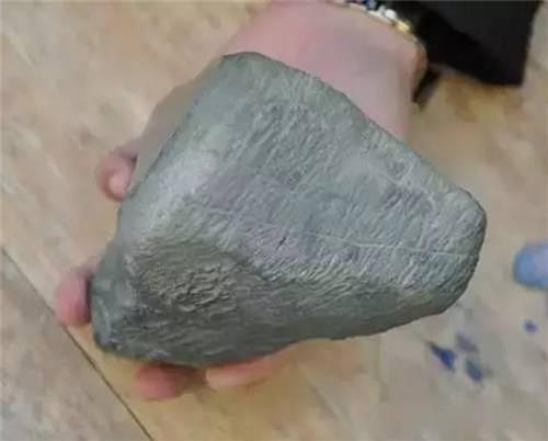 Yolda yürürken taş buldu hayatı değişti artık tetikte olacaksınız - Resim: 1