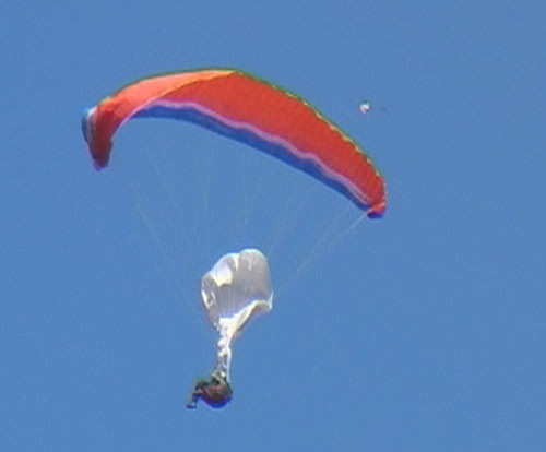 Paraşütçü Uzungöl'e çakıldı - Resim: 3