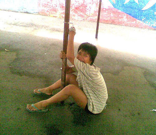 Çocukları kafese kapattılar - Resim: 1