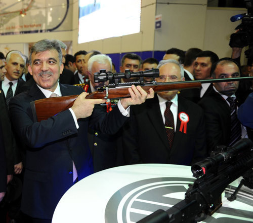 Cumhurbaşkanı Gül silah kuşandı! - Resim: 2