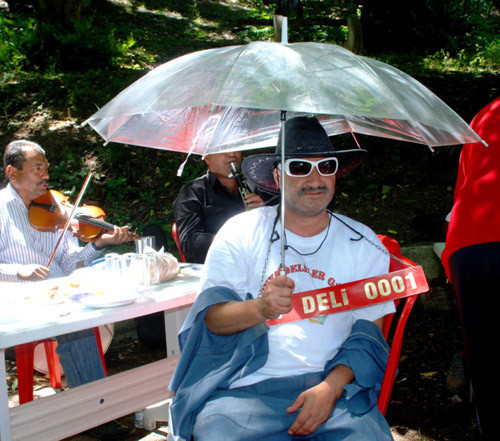 Memleketin en deli başkanını seçildi! - Resim: 1