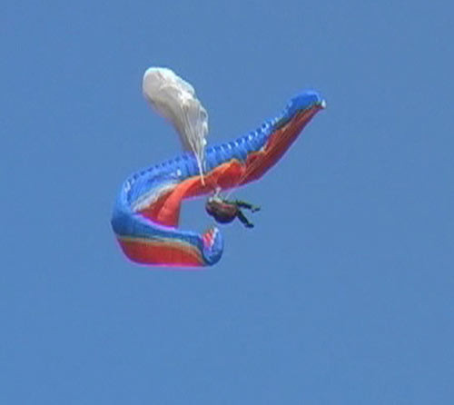 Paraşütçü Uzungöl'e çakıldı - Resim: 4
