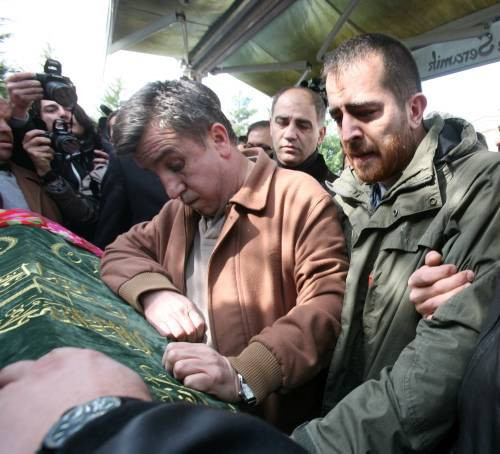 Binlerce kişi Defne'yi uğurladı!! - Resim: 2