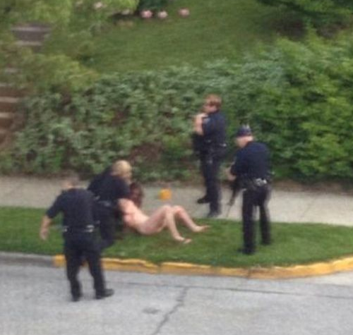 Çırılçıplak kampüse girmeye çalışınca... - Resim: 3