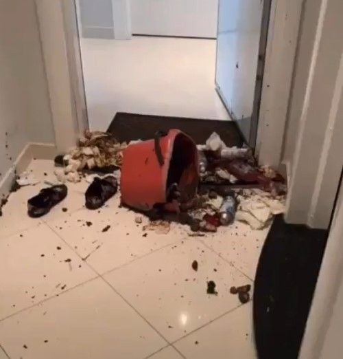 Komşularının kapısına dışkı sürüp duvarlarına tehdit yazdı! Kapıların önünde ateş yaktı! - Resim: 3