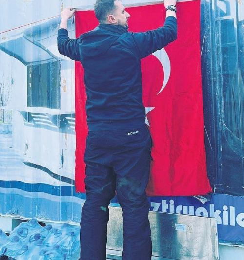 Onlar da deprem bölgesine koştu! Ünlü şefler seferber oldu Mehmet Yalçınkaya: Durmadan devam - Resim: 4