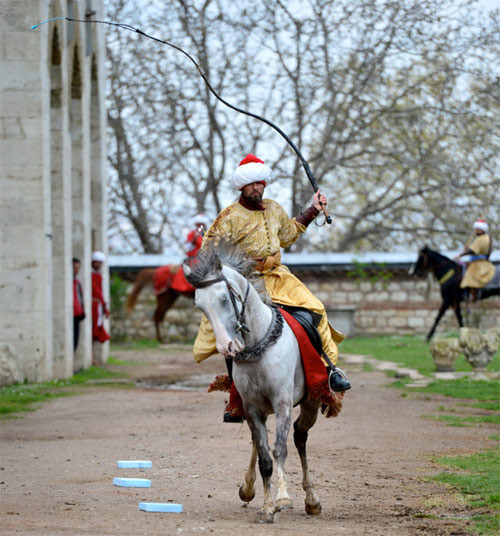 Sarayda Cemal Hünal şov - Resim: 4