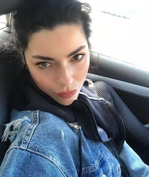 Merve Boluğur Şahan Gökbakar'ı Berrak Tüzünataç üzerinden vurdu! Olay oldu - Resim: 1