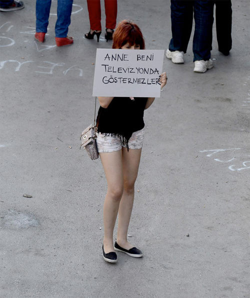 Gezi Parkı'ndan gaz yerine çiçek - Resim: 2