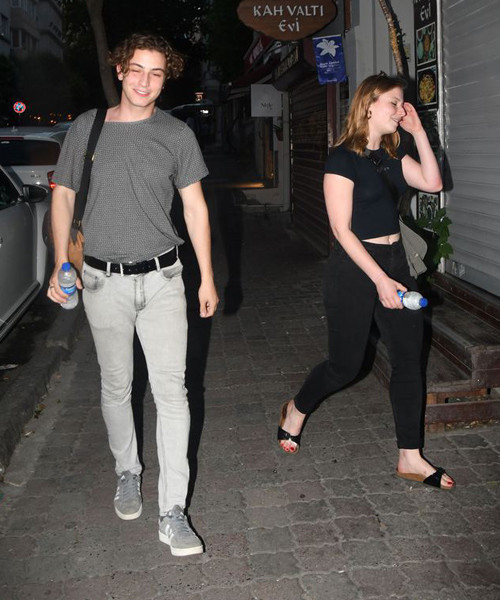 Boran Kuzum'un sevgilisi kameraları görünce eli ayağına dolandı! - Resim: 4