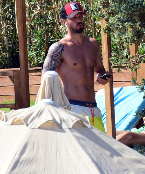 Bay üçgen vücut Murat Boz Alaçatı'yı yakıyor! - Resim: 2