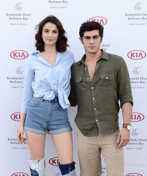 Büşra Develi Burak Deniz çifti kafaları karıştırdı! - Resim: 1