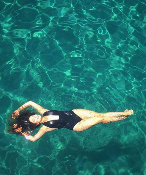 Ezgi Mola'dan dikkat çeken mayolu paylaşım!  - Resim: 1