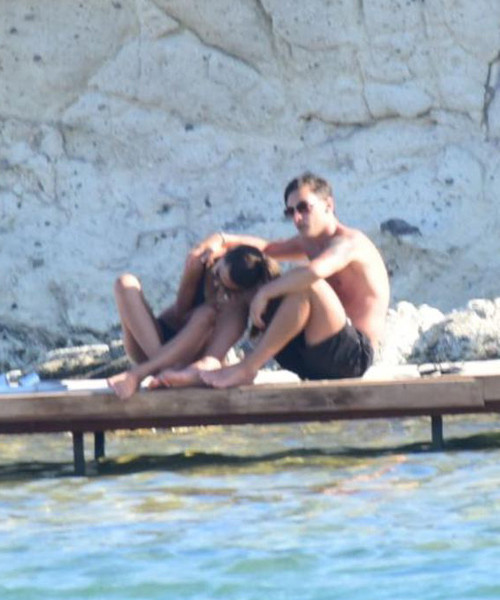 Almanlar yuhalamıştı Amine sahip çıktı! Mesut'a teselli tatili - Resim: 1