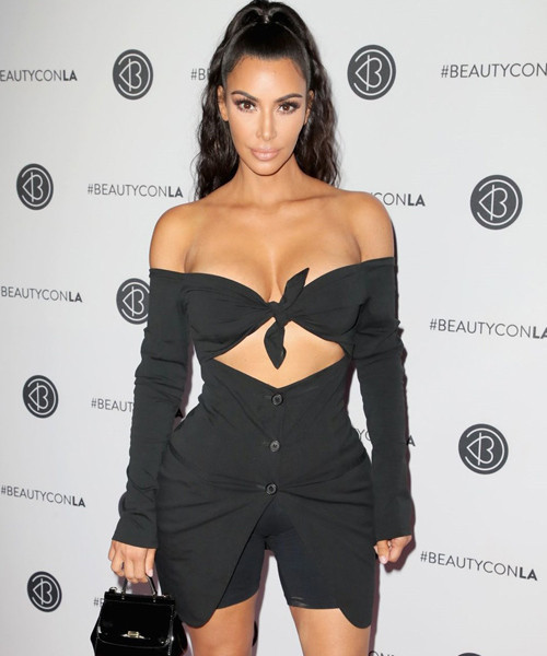 Kim Kardashian cesur kıyafetiyle görenleri büyüledi! - Resim: 3