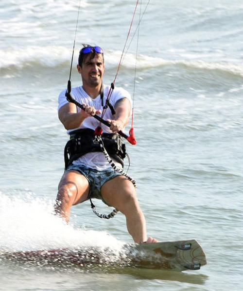 İbrahim Çelikkol köpeği 'Jozi' ile denizin keyfini çıkardı! - Resim: 3