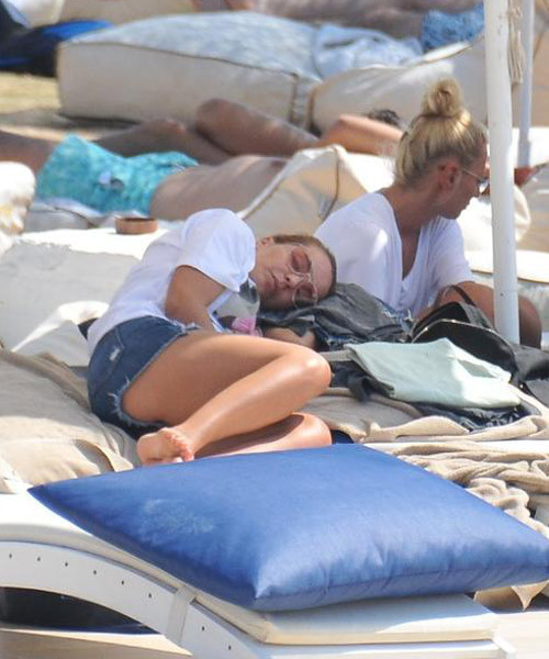 Evlilik arefesindeki Bengü nişanlısıyla Çeşme tatilinde - Resim: 3