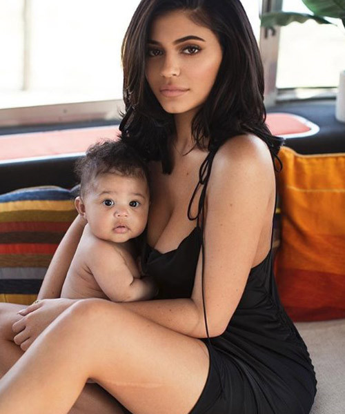 Kylie Jenner'ın minik bebeği Stormi gittikçe değişiyor son haline bakın! - Resim: 2