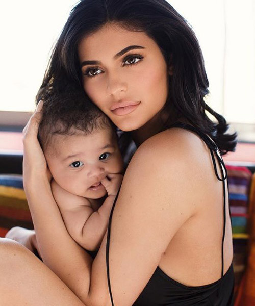Kylie Jenner'ın minik bebeği Stormi gittikçe değişiyor son haline bakın! - Resim: 3