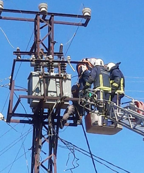 Verilmiş sadakası varmış! Elektrik akımına kapıldı trafoda mahsur kaldı - Resim: 3