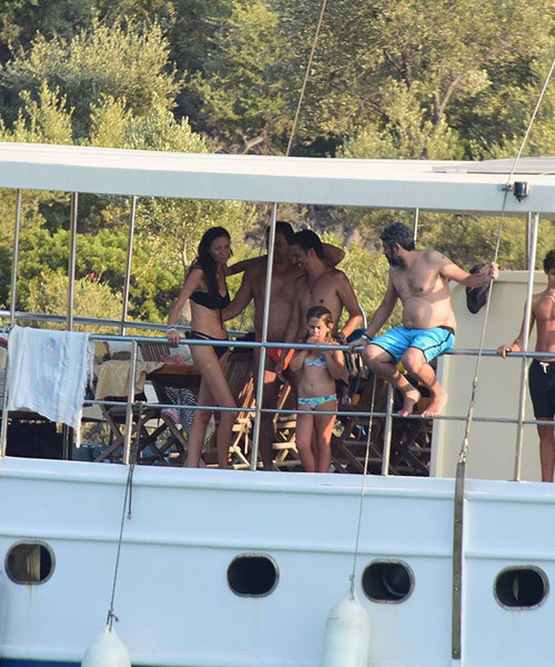 Mehmet Günsür'ü hiç böyle görmediniz! Mavi slip mayosuyla... - Resim: 1