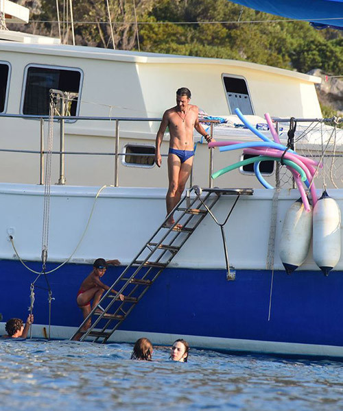 Mehmet Günsür'ü hiç böyle görmediniz! Mavi slip mayosuyla... - Resim: 3