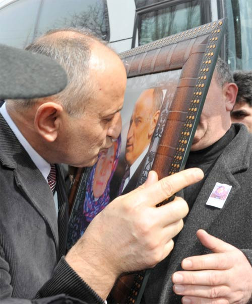 Albay Çiçek annesinin cenazesinde - Resim: 3