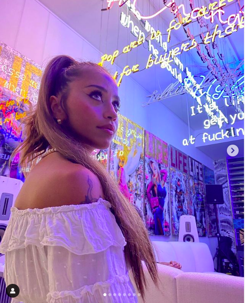 Hamdi Alkan'ın kızı photoshop ayarını kaçırdı Zeynep Alkan'ın bikinisi dile düştü! - Resim: 1