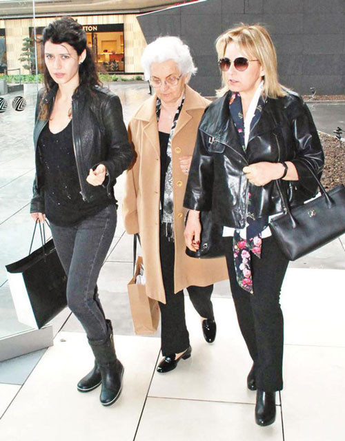 Beren Saat sıkıntılı günler geçiriyor! - Resim: 2