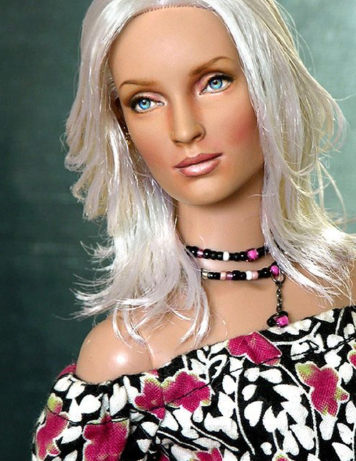 Ünlü yıldızların şaşırtıcı barbie halleri - Resim: 2
