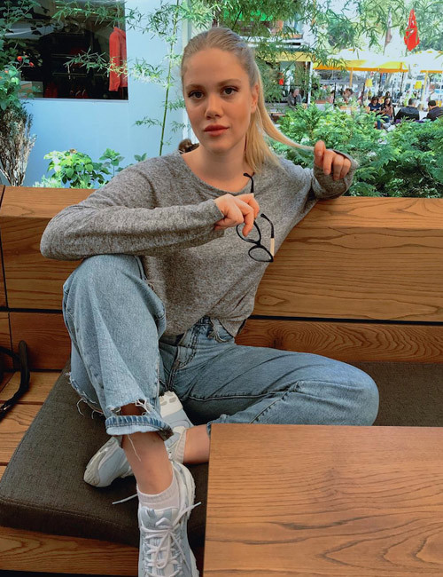 Bodrum Masalı dizisiyle tanınan Serel Yereli makyajsız yakalanınca eli ayağına dolandı! - Resim: 1