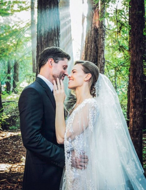 Hilary Swank evlendi güzelliği ve zerafetiyle törene damga vurdu! - Resim: 2