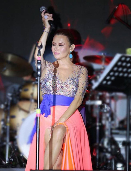 Deniz Seki'nin son halini görenler dondu kaldı 10 yıl gençleşmiş! - Resim: 2