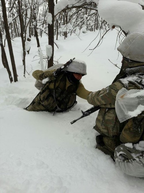 Bitlis'te PKK sığınaklarından çıktı!  - Resim: 3