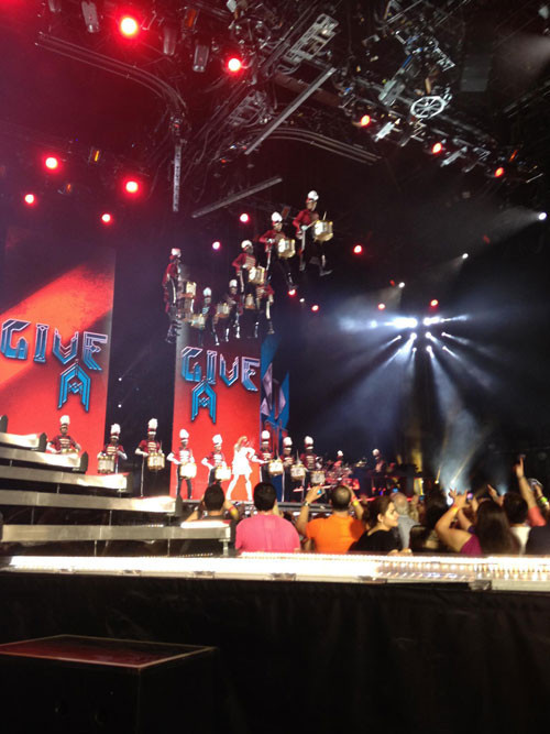 Madonna konserindeki peçeli kadın - Resim: 2