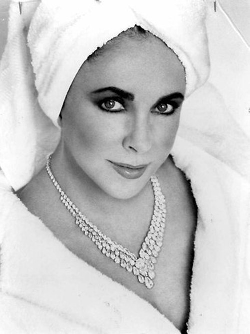 Ünlü mankenler havluyla poz verdiler - Resim: 4