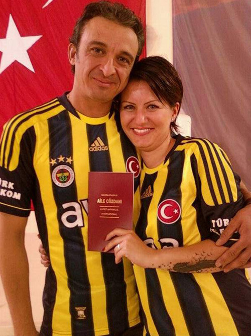 Gelinlik yerine Fenerbahçe forması giydi - Resim: 3