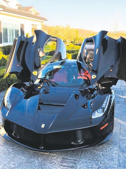 İlk kez görüntülendiler! Kylie Jenner'a milyon dolarlık doğum hediyesi  - Resim: 1