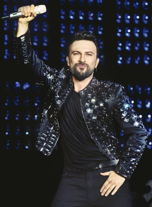 Tarkan'dan Arda Turan'a konser jesti: Sen başkasın! - Resim: 1