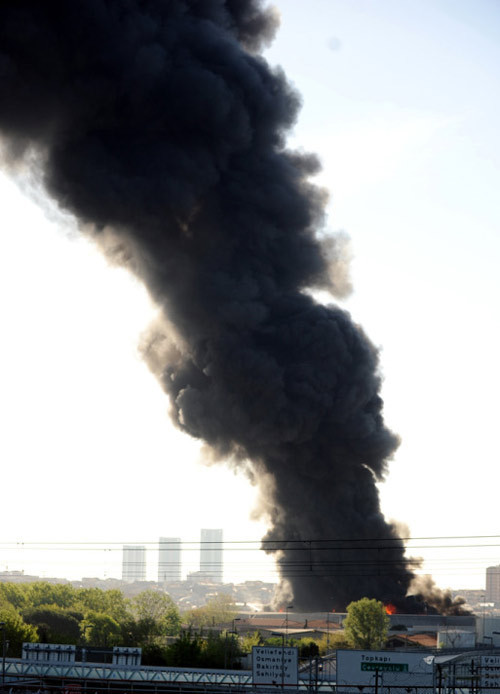 Zeytinburnu'nda korkutan yangın - Resim: 2
