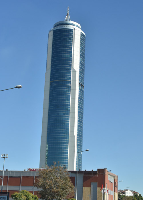 Konya'da kan donduran intihar! 42'nci kattan atladı AVM çatısına düştü - Resim: 1